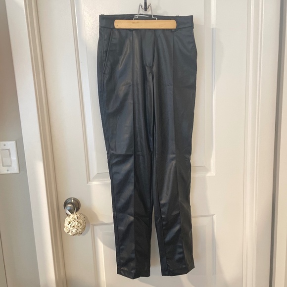 H&M | NWT Black Vegan Faux Leather High-Waisted Straight Leg Pants | Size 4 - Picture 4 of 11